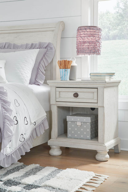Robbinsdale - Antique White - One Drawer Night Stand - Forward Furniture