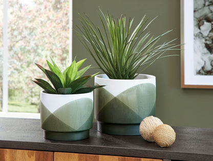 Ardenridge - Green / White - Planter Set (Set of 2) - Forward Furniture