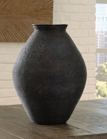 Hannela - Vase - Forward Furniture