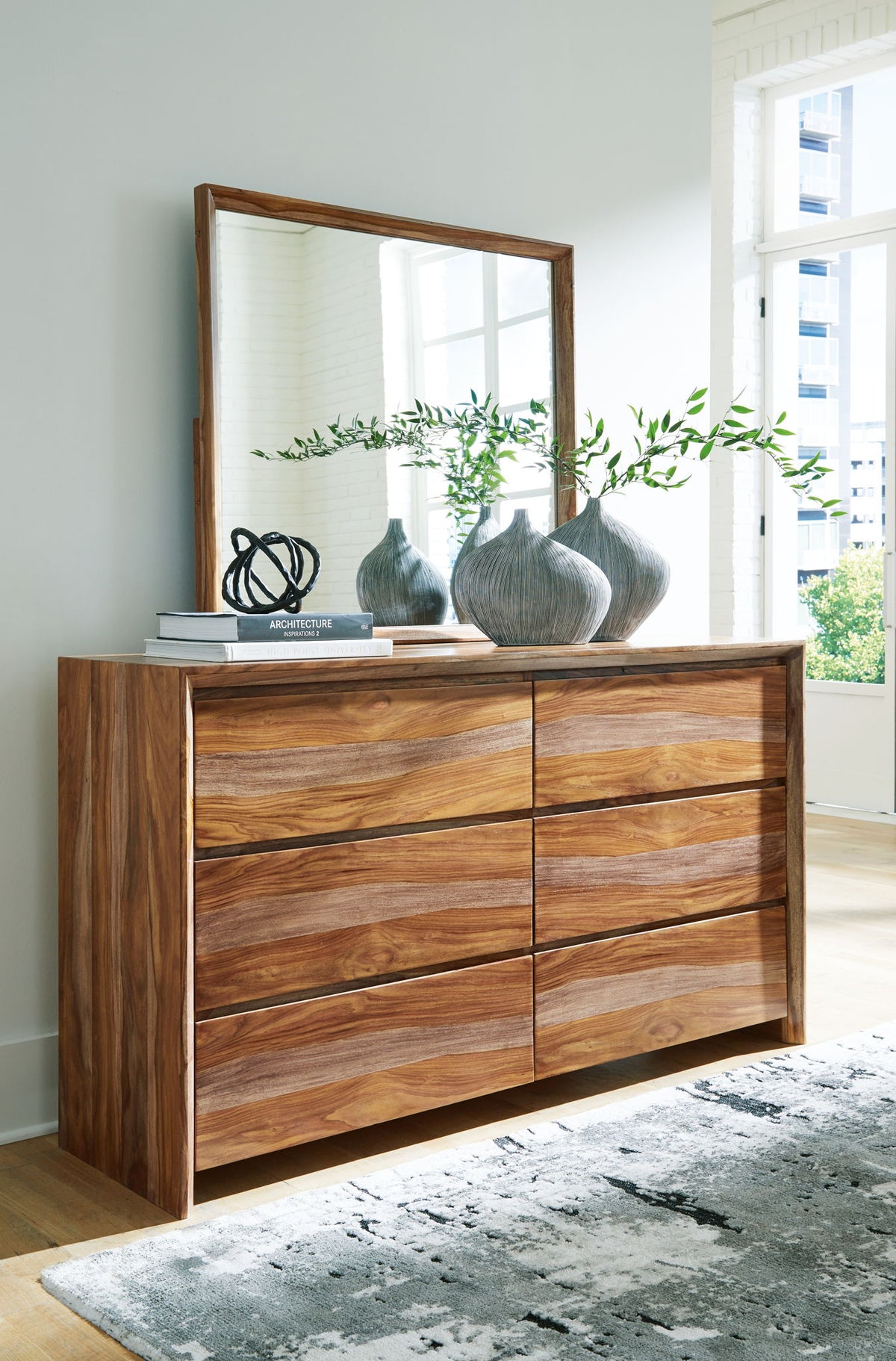 Dressonni - 4 Pc. - Dresser, Mirror, King Panel Bed - Brown