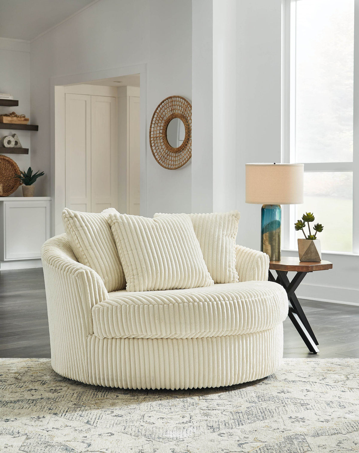 Lindyn - Ivory - Oversized Swivel Accent Chair - Fabric - Forward Furniture