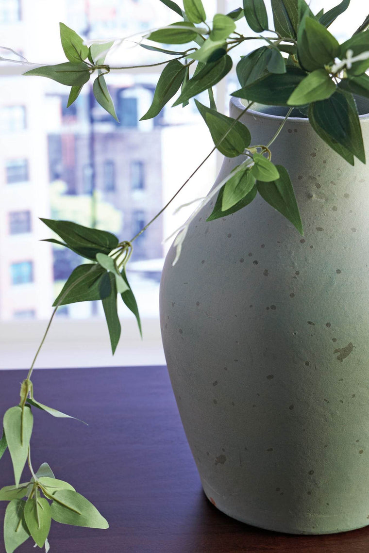 Baychester - Vase - Forward Furniture