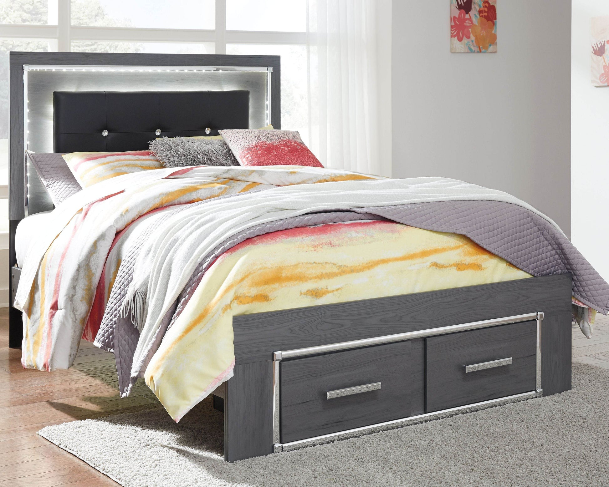 Lodanna - Panel Bed - Forward Furniture