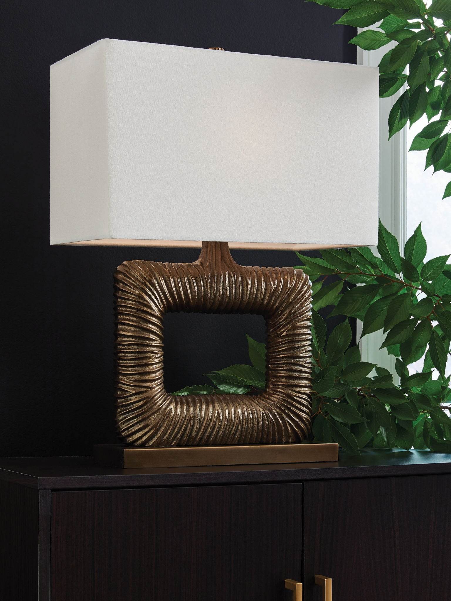 Garronby - Antique Brass Finish - Metal Table Lamp - Forward Furniture