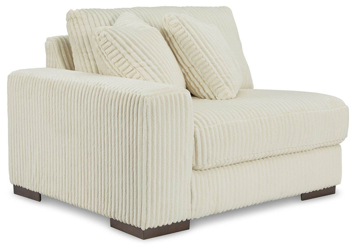 Lindyn - Sectional - Forward Furniture