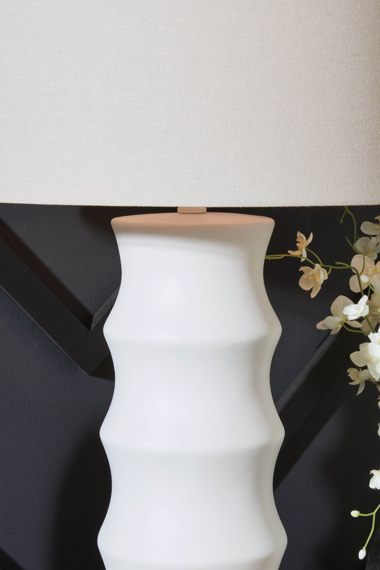Veraleigh - Poly Lamp - Forward Furniture