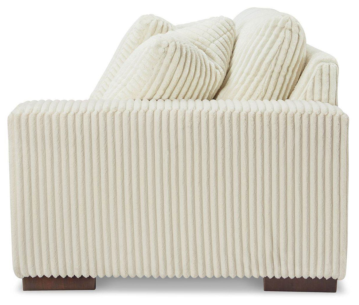 Lindyn - Sectional - Forward Furniture