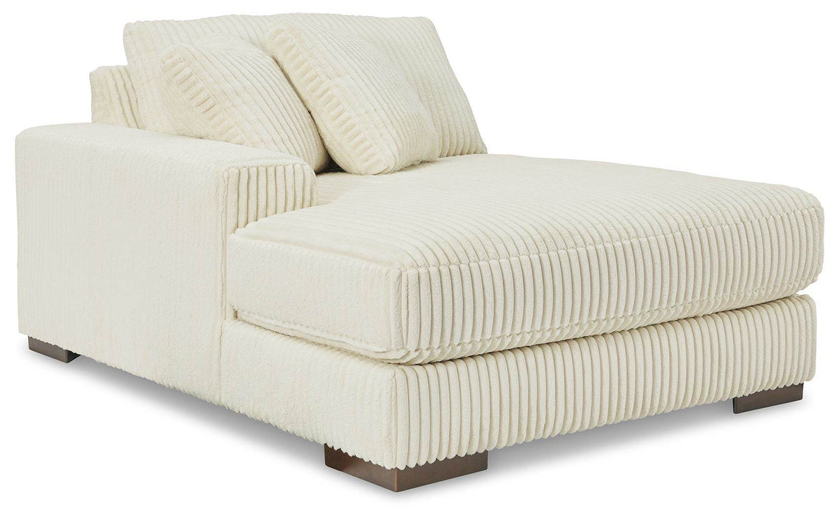 Lindyn - Sectional - Forward Furniture