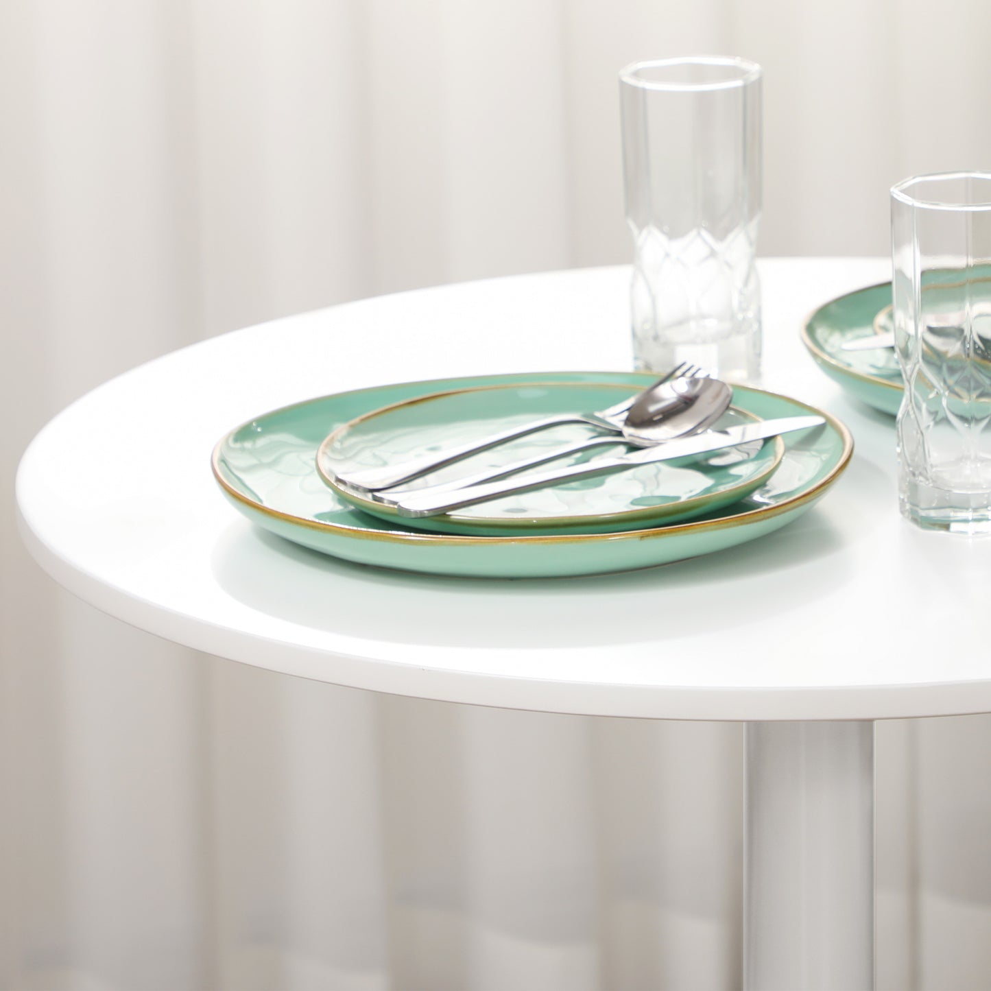 Modern Kitchen Table for 2 people, Round Dining Table with Steel Base for Living Room, Dining Room, White