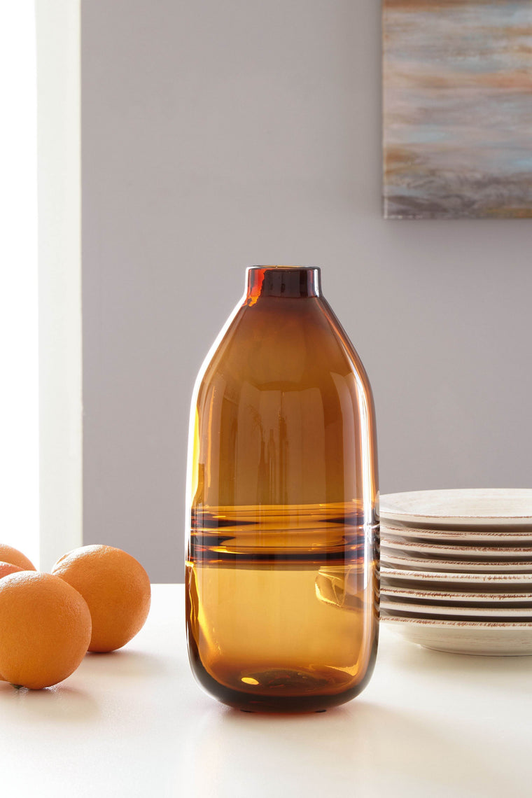 Lemmitt - Amber - Vase - Forward Furniture