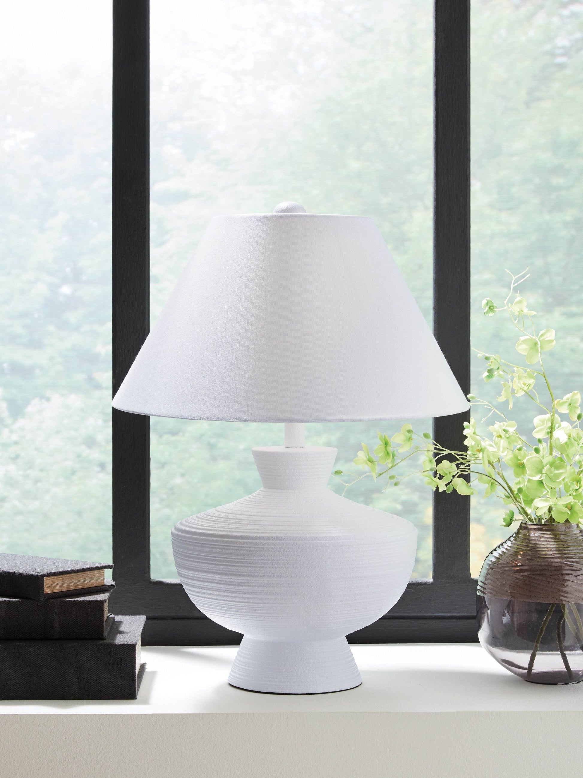 Harelwood - White - Poly Table Lamp - Forward Furniture