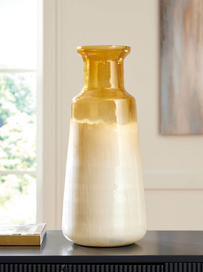 Wynburg - Vase - Forward Furniture