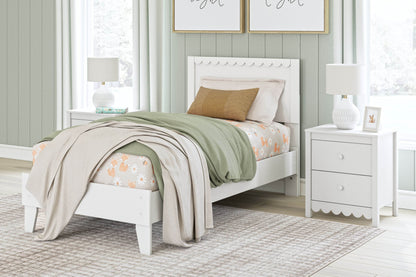Hallityn - Panel Platform Bed - Forward Furniture