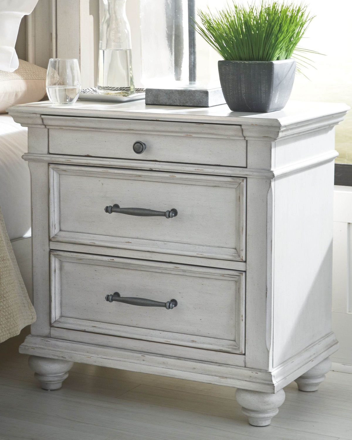 Kanwyn - Panel Bedroom Set - Forward Furniture