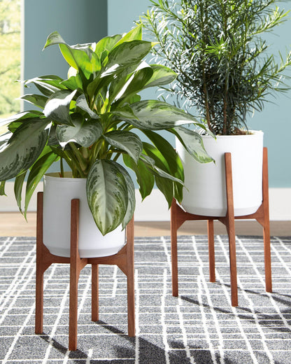 Dorcey - White / Brown - Planter Set (Set of 2) - Forward Furniture