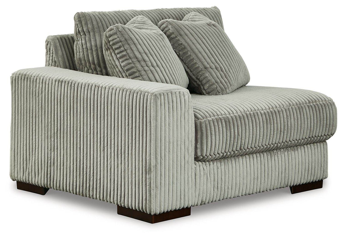 Lindyn - Sectional - Forward Furniture