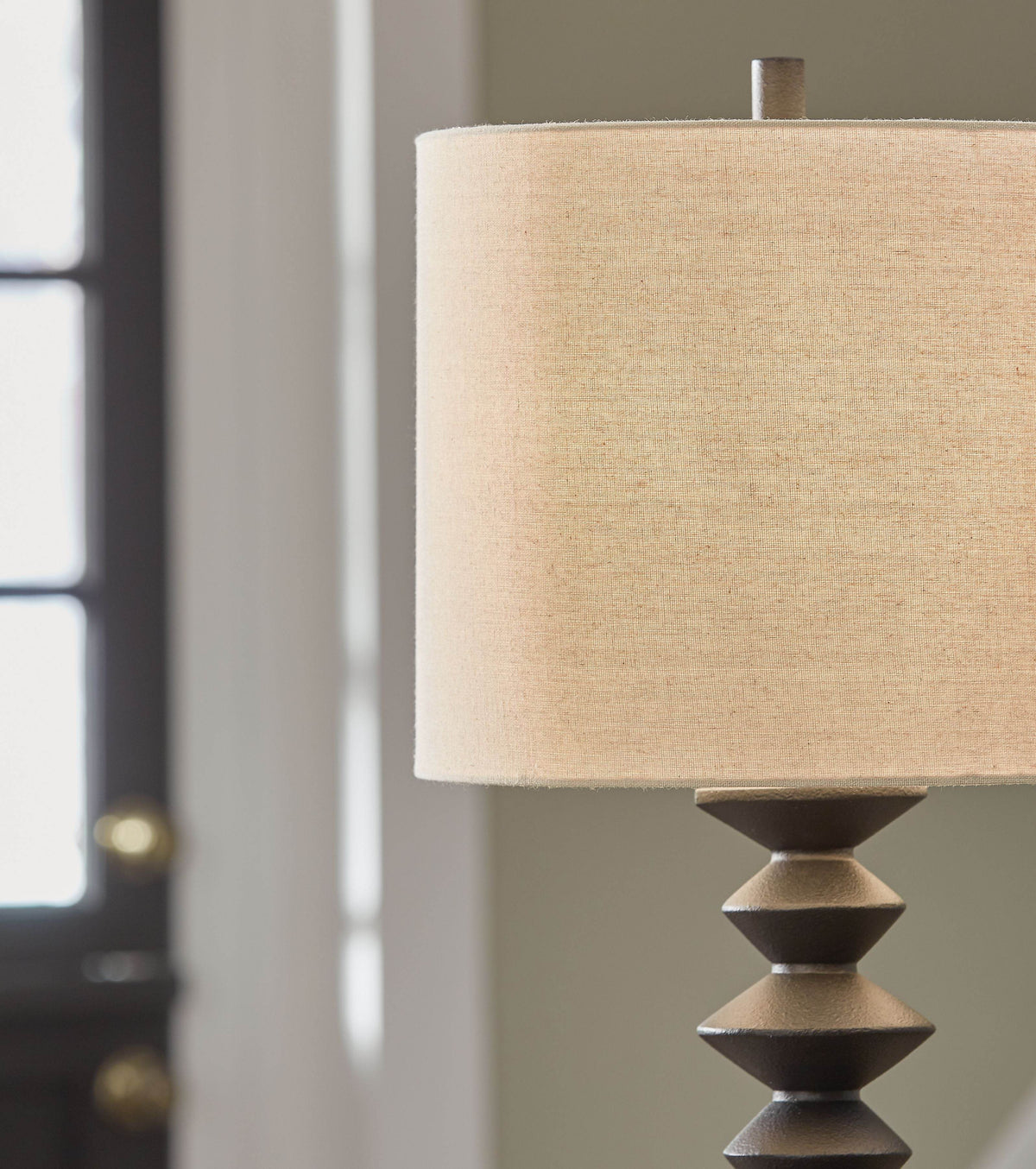 Luanndon - Black - Poly Buffet Lamp - Forward Furniture