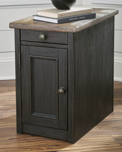 Tyler Creek - Grayish Brown / Black - Chair Side End Table - Forward Furniture