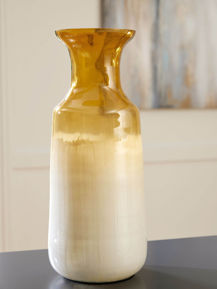 Wynburg - Vase - Forward Furniture