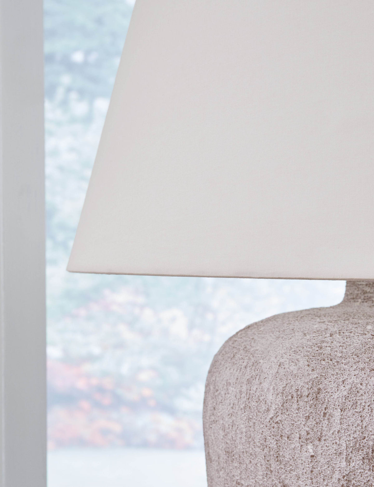 Danry - Distressed Cream - Metal Table Lamp - Forward Furniture