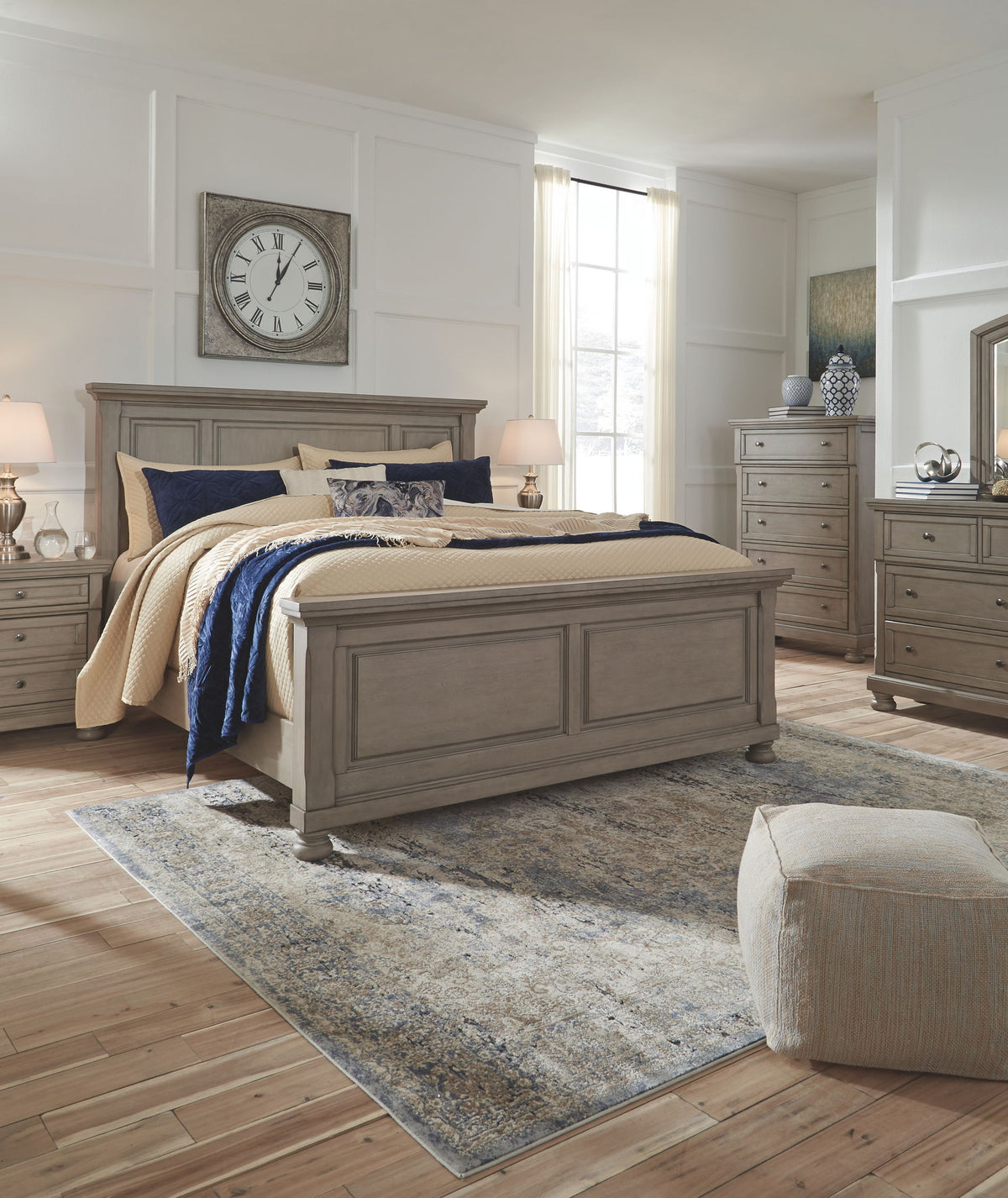 Lettner - 5 Pc. - Dresser, Mirror, Queen Panel Bed, 2 Nightstands - Light Gray