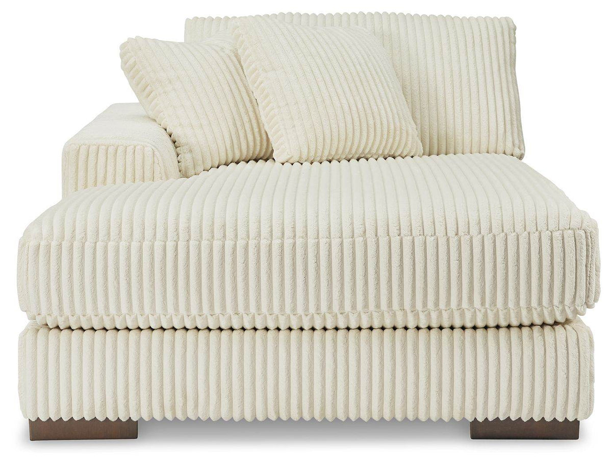 Lindyn - Sectional - Forward Furniture