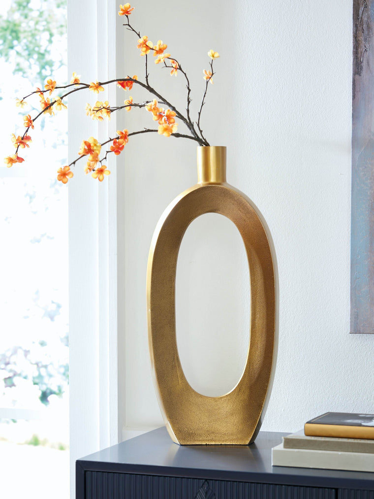 Lawtonville - Vase - Forward Furniture