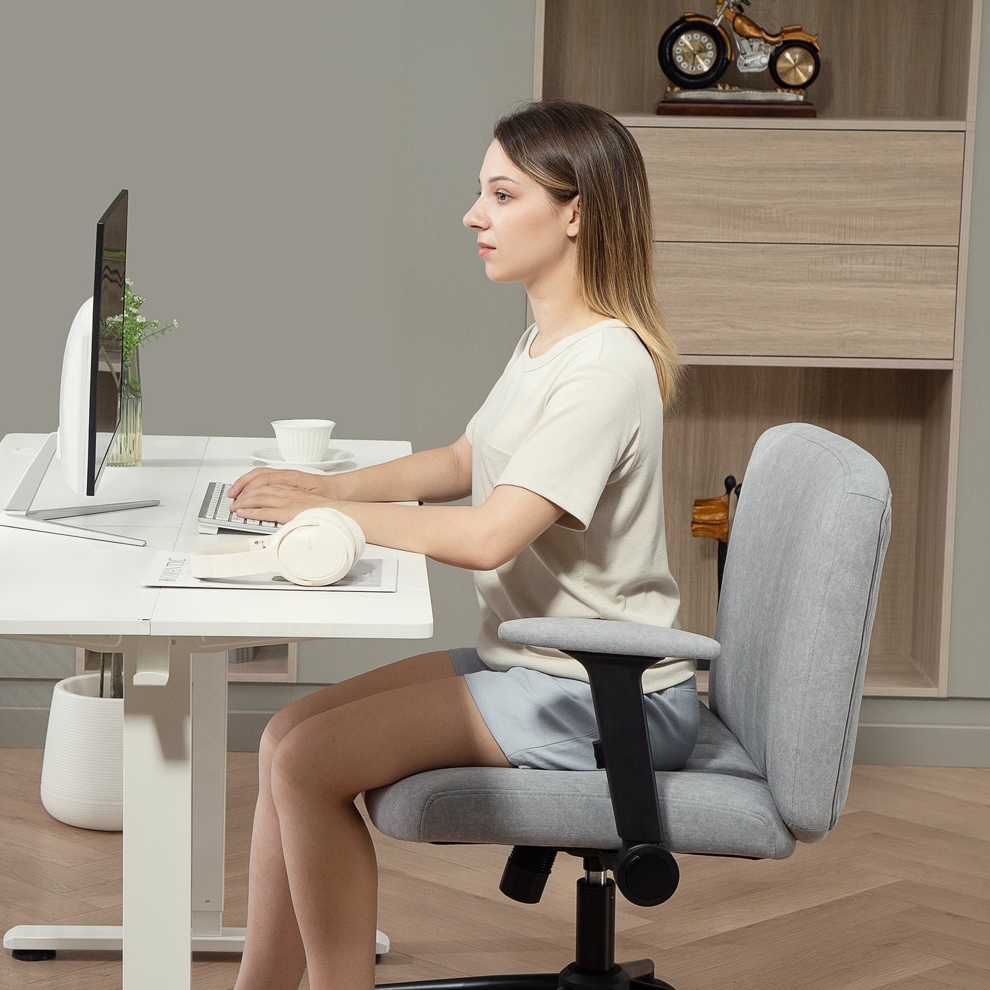 Criss Cross Chair with Flip-up Armrests, Wheels, Wide Office Chair with Adjustable Height, Tilting, Grey