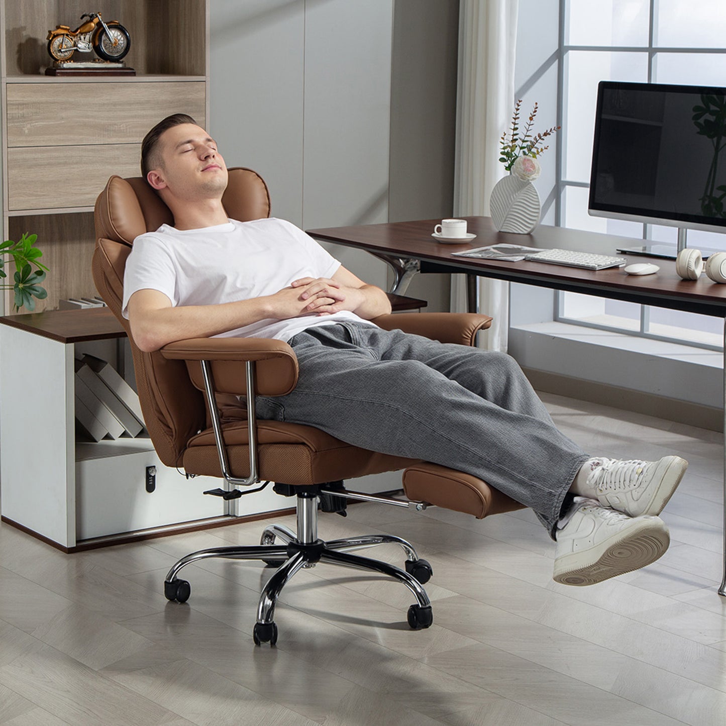 400LBS Massage Office Chair, Executive Office Chair with 6-Point Vibration, Footrest and Lumbar Support, Brown