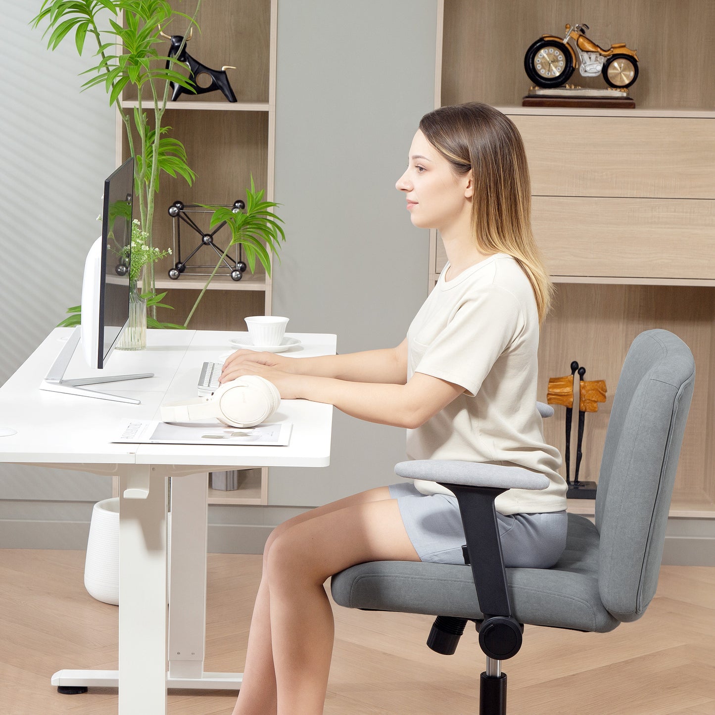 Criss Cross Chair with Flip-up Armrests, Wide Office Chair with Adjustable Height, Tilting, No Wheels, Grey