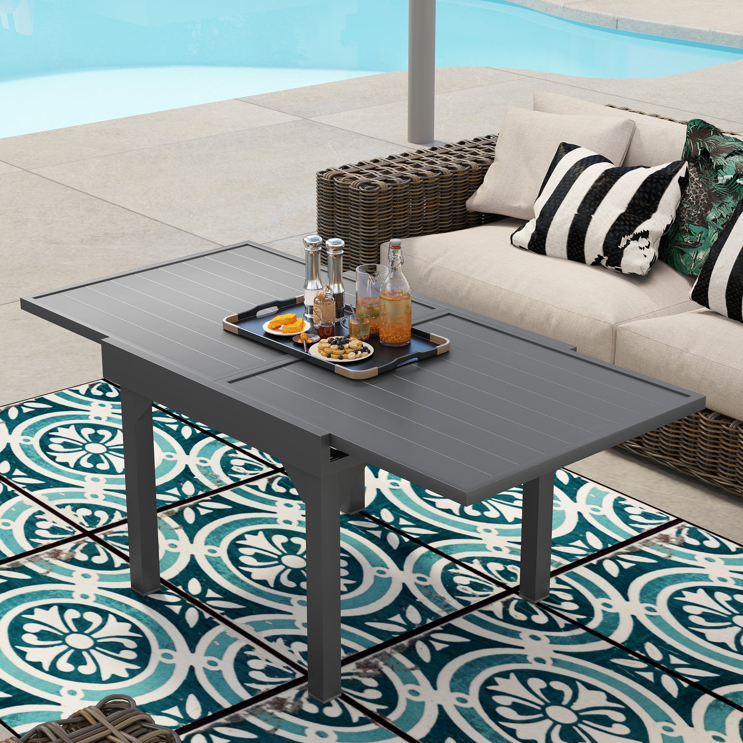 35"-71" Extendable Aluminium Outdoor Dining Table, Slatted Top Patio Table for 4-6 Person, for Garden, Backyard, Grey