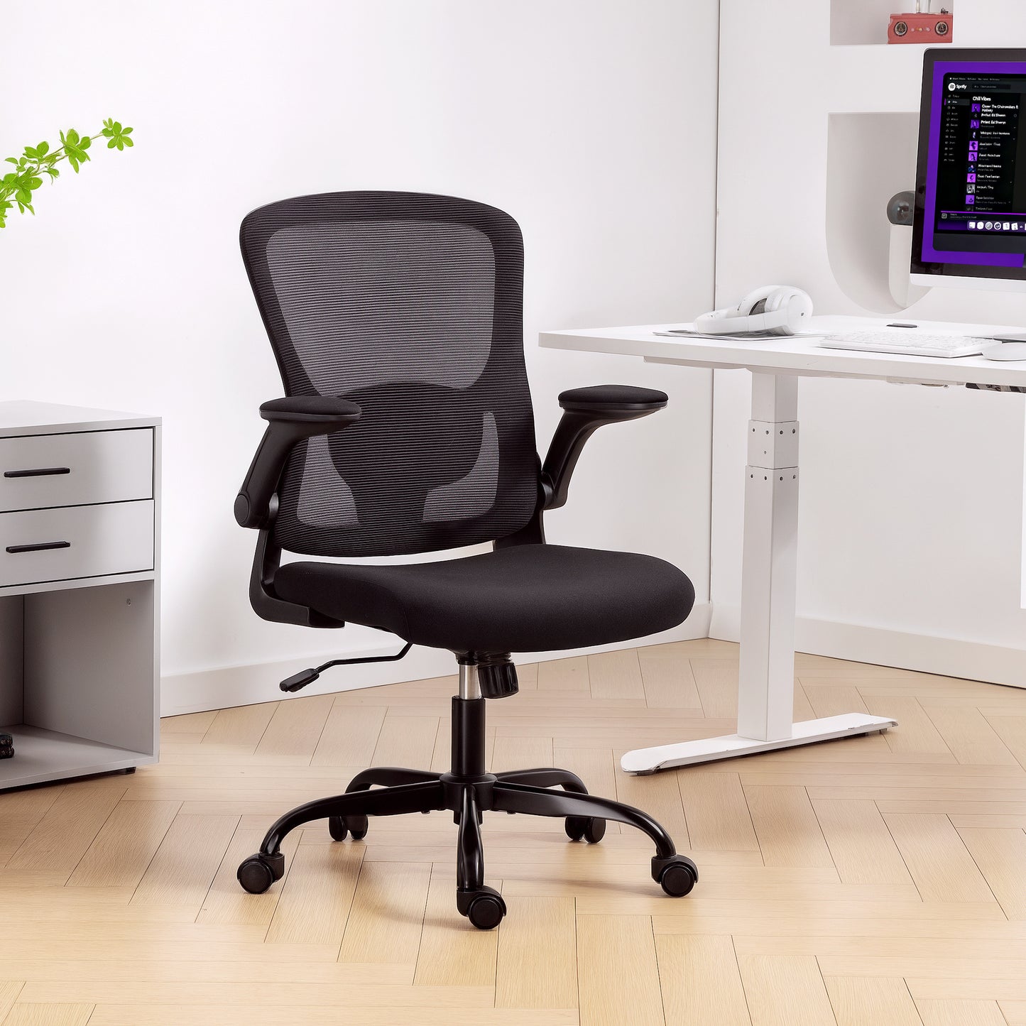 Ergonomic Mesh Office Chair with 4D Lumbar Support, Swivel Desk Chair with Flip-up Armrests, Tilt Function, Black