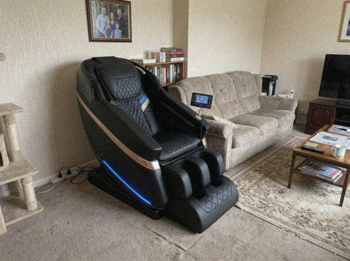 Customer photo of the Bliss Pro massage chair at home