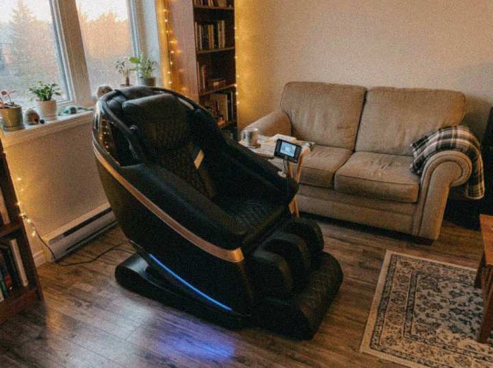 Customer photo of the Bliss Pro massage chair at home